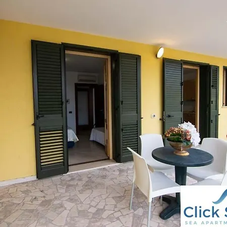 度假居 Rosmini - Parcheggio-veranda - Baia - Lido - By Click Salento *