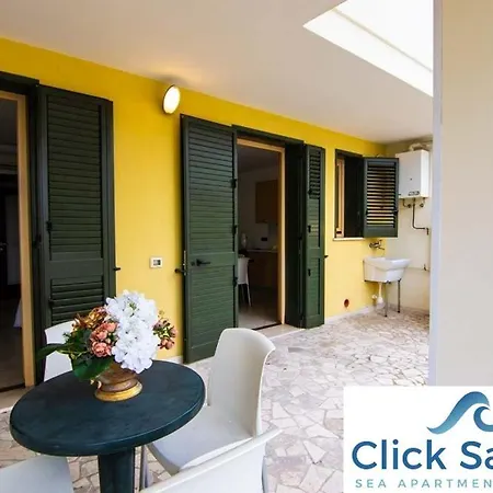 Дом отдыха Rosmini - Parcheggio-veranda - Baia - Lido - By Click Salento Галлиполи